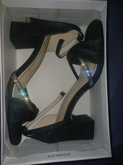 Zapatos negros con brillos - miniatura 1