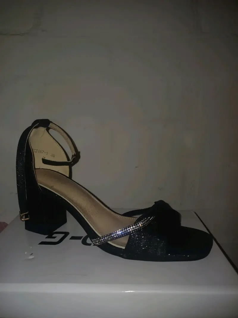 Zapatos negros con brillos - 2