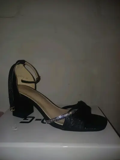 Zapatos negros con brillos - miniatura 2