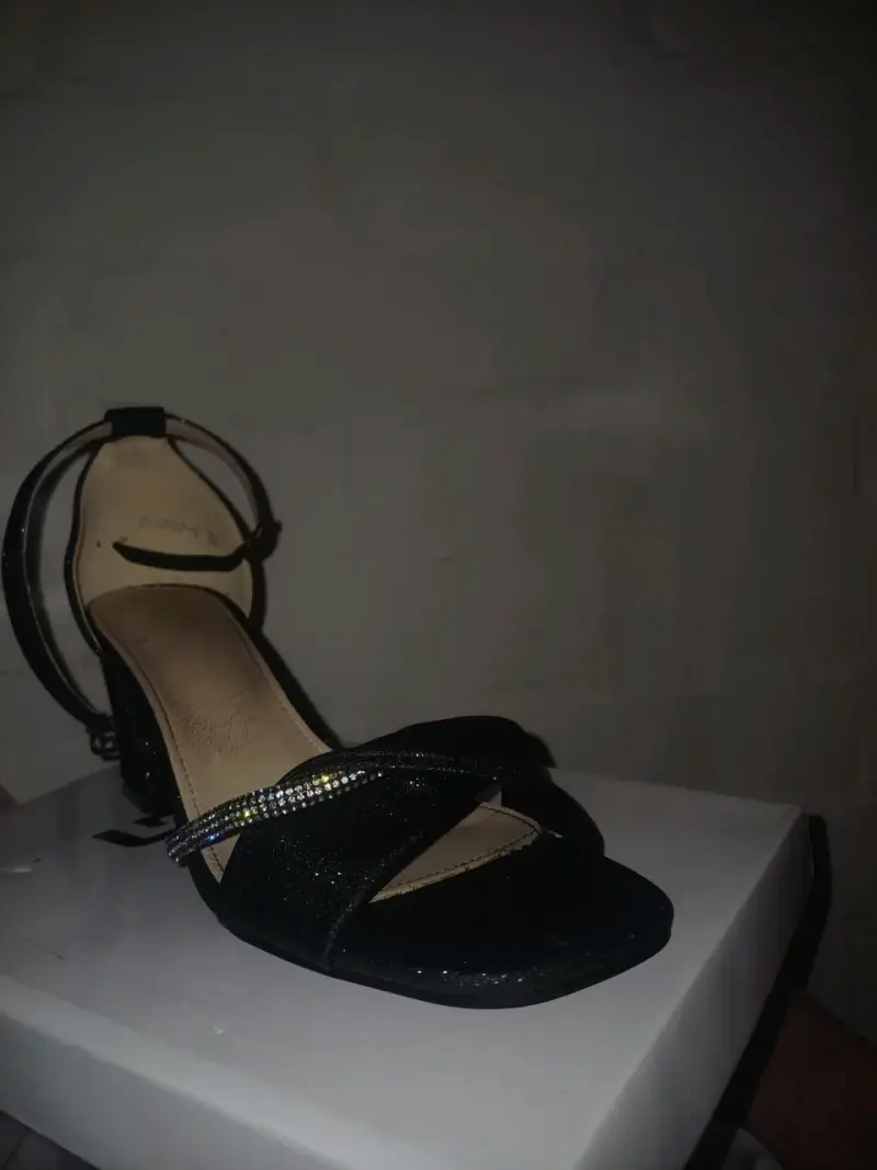 Zapatos negros con brillos - 3