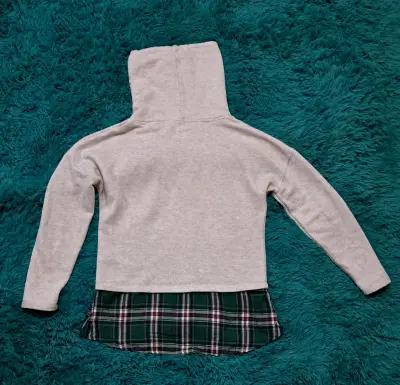 Polerón  con diseño de camisa la terminación - miniatura 2