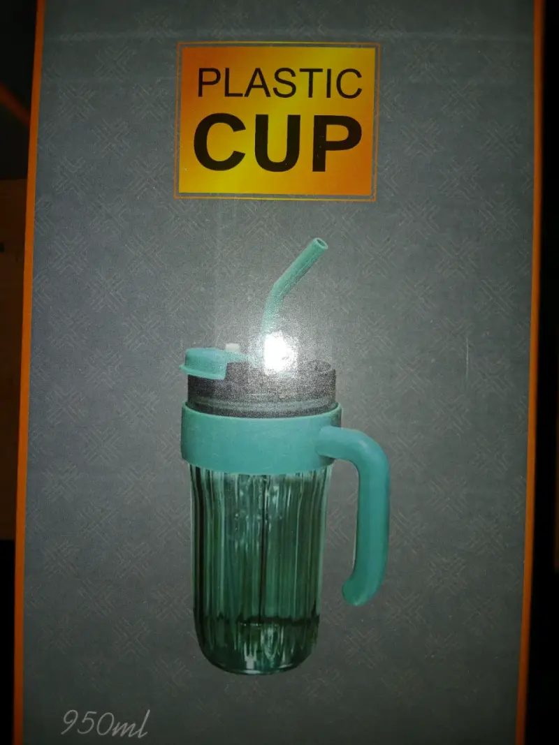 Vaso de plástico con tapa - 1