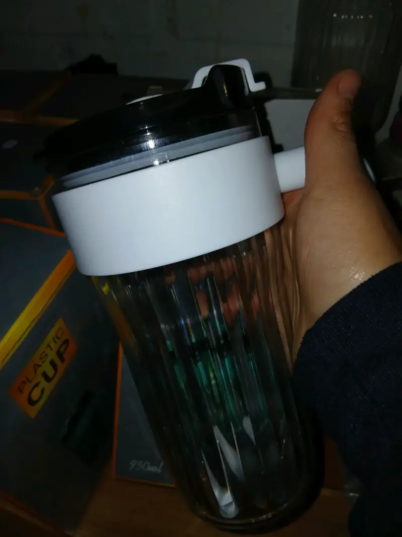 Vaso de plástico con tapa - 2