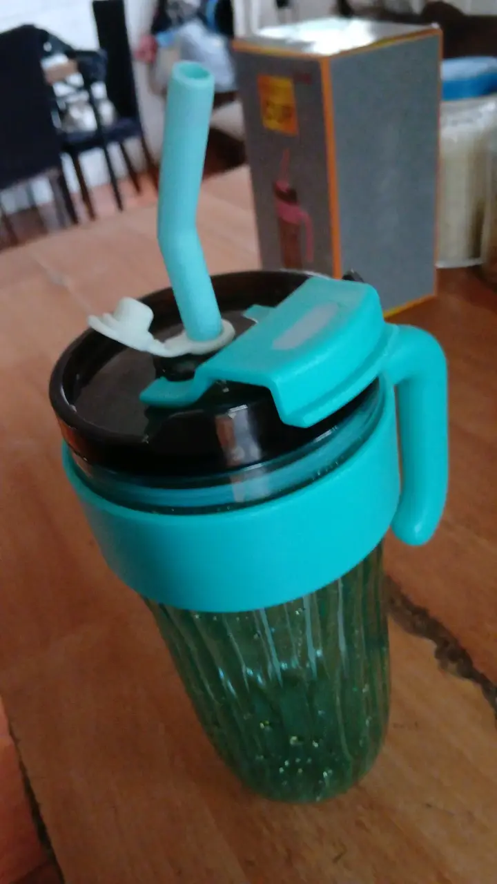 Vaso de plástico con tapa - 4