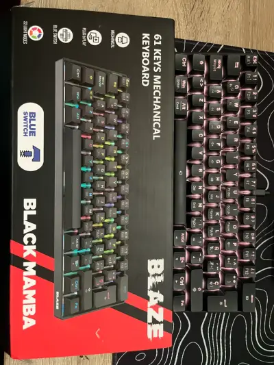 Teclado mecánico 61 teclas RGB - miniatura 1