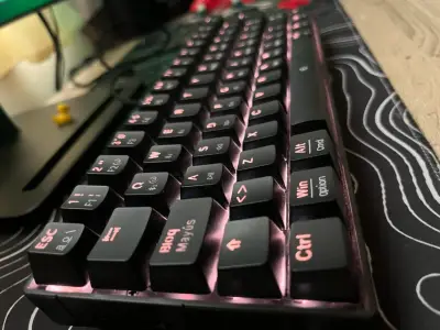 Teclado mecánico 61 teclas RGB - miniatura 2