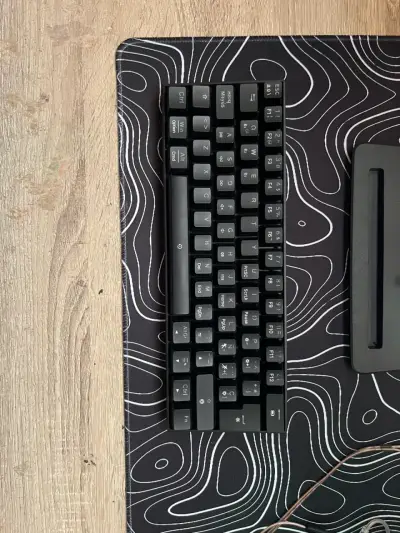 Teclado mecánico 61 teclas RGB - miniatura 3