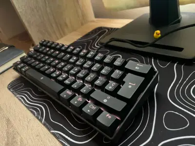 Teclado mecánico 61 teclas RGB - miniatura 4
