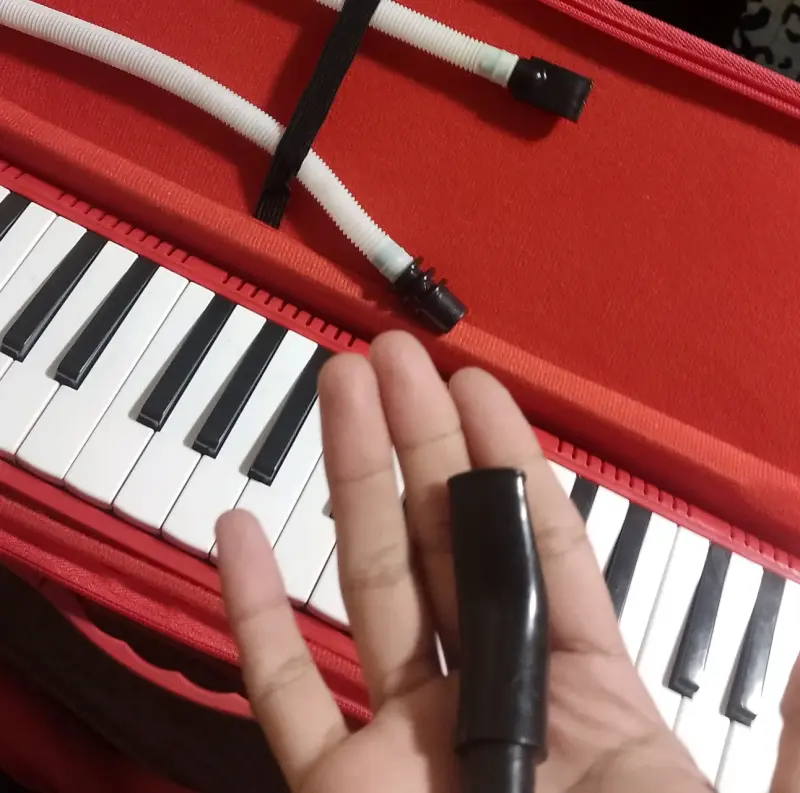 Melódica Marca MEDINA con estuche - 4