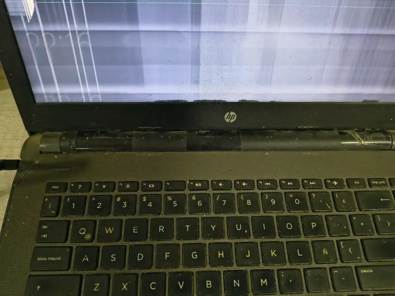 Laptop HP pantalla rota para repuesto - 2