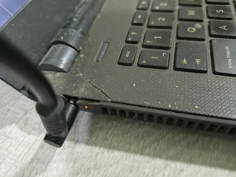 Laptop HP pantalla rota para repuesto - 3