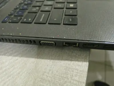 Laptop HP pantalla rota para repuesto - miniatura 4