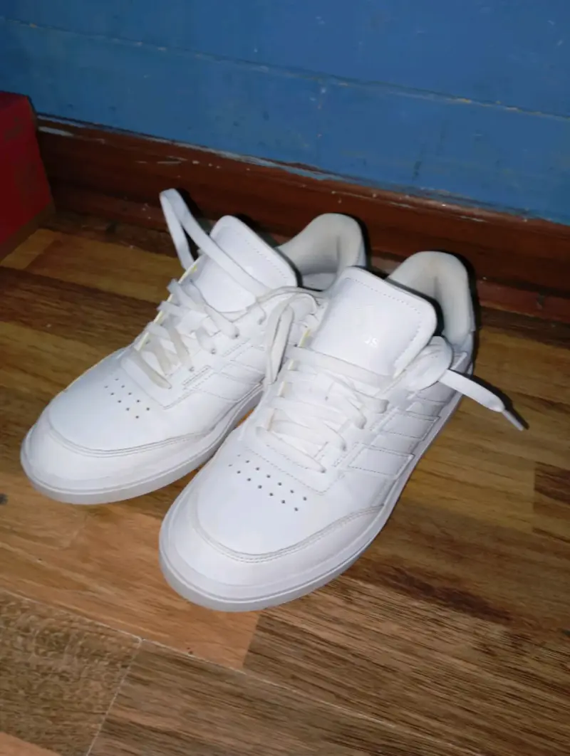 Zapatillas deportivas blancas - 1