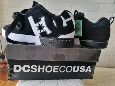 Zapatillas DC negras con blanco - miniatura 1