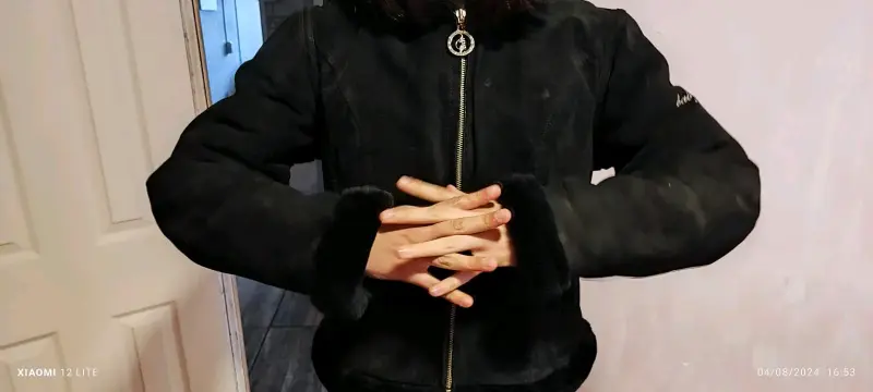 Chaqueta negra con diseño de gato - 2
