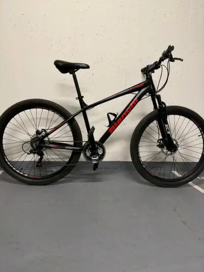 Bicicleta montaña negra - miniatura 5