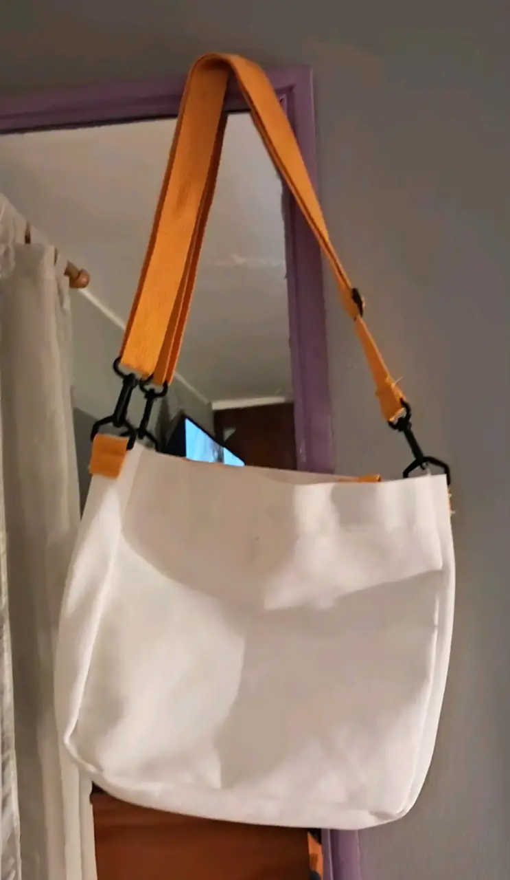 Bolso Stitch con tira amarilla - 2