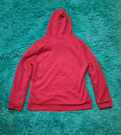Polerón rojo con capucha - miniatura 3