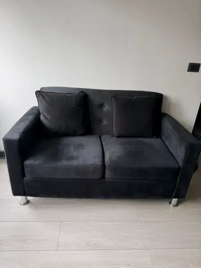 Sofá de dos plazas gris oscuro - miniatura 1