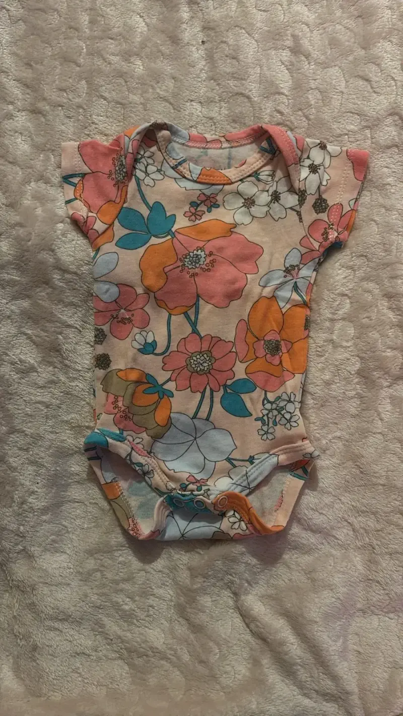 Pijama rosado de bebé con diseño - 5