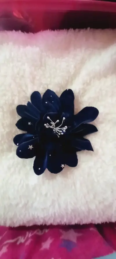 Trabas de flor con brillantes - miniatura 1