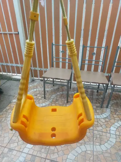 Columpio infantil amarillo - miniatura 1