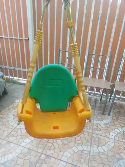 Columpio infantil amarillo - miniatura 2