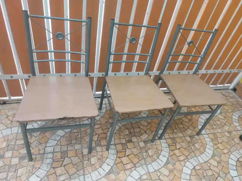 Juego de 3 sillas de metal y madera - 1