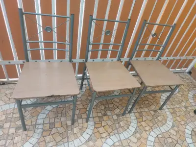 Juego de 3 sillas de metal y madera - miniatura 1