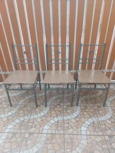 Juego de 3 sillas de metal y madera - miniatura 2