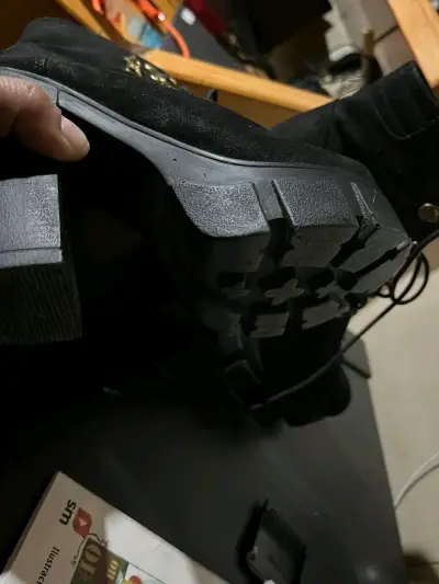 Botas negras con tacón grueso - miniatura 2