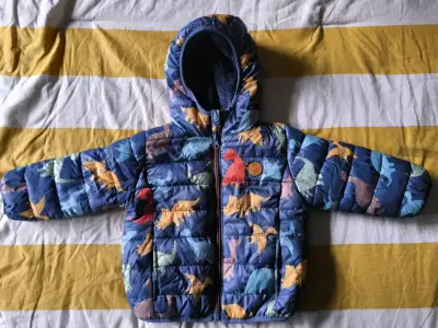 Chaqueta infantil con dinosaurios - miniatura 1
