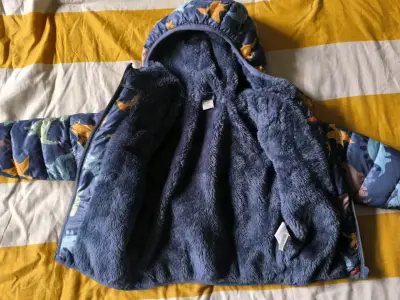 Chaqueta infantil con dinosaurios - miniatura 3