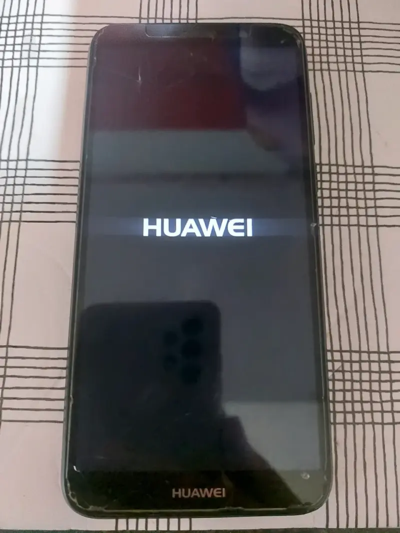 Teléfono Huawei en buen estado - 1