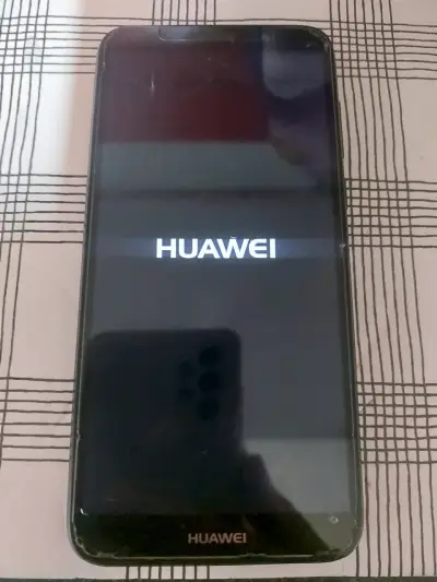 Teléfono Huawei en buen estado - miniatura 1