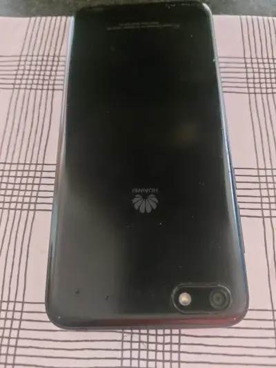 Teléfono Huawei en buen estado - miniatura 2