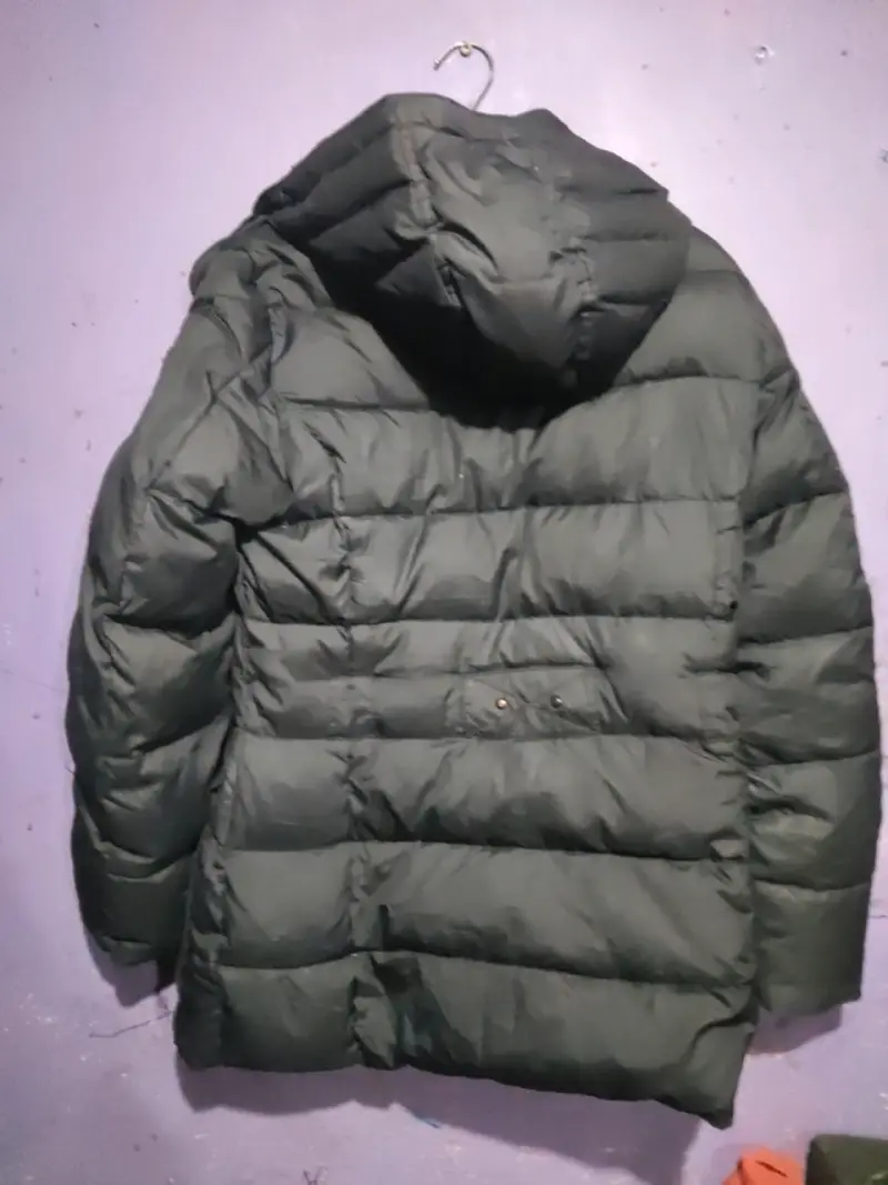 Parka negra gruesa con capucha - 2