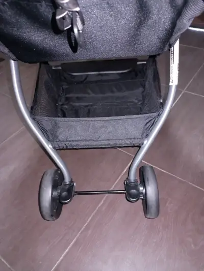 Coche de bebé plegable negro - miniatura 3