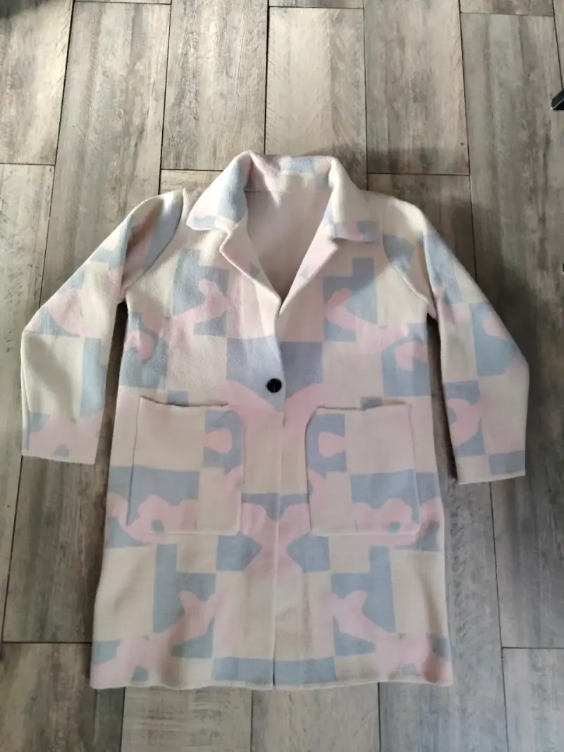 Chaqueta de mezclilla con mangas estampadas - 4