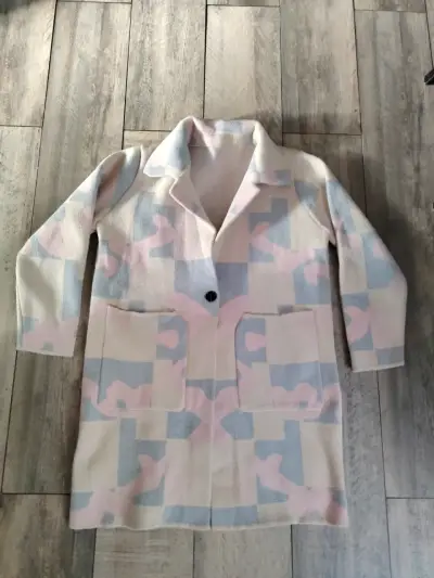 Chaqueta de mezclilla con mangas estampadas - miniatura 4