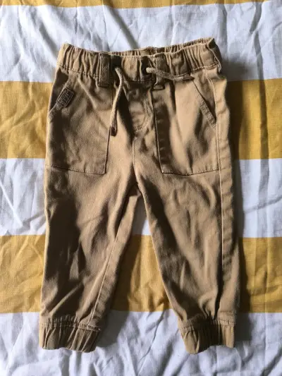 Suéter tejido verde oliva y pantalón - miniatura 3