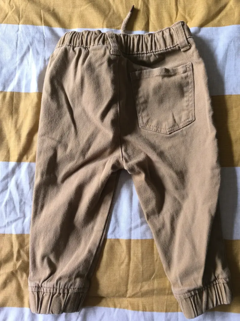 Suéter tejido verde oliva y pantalón - 4