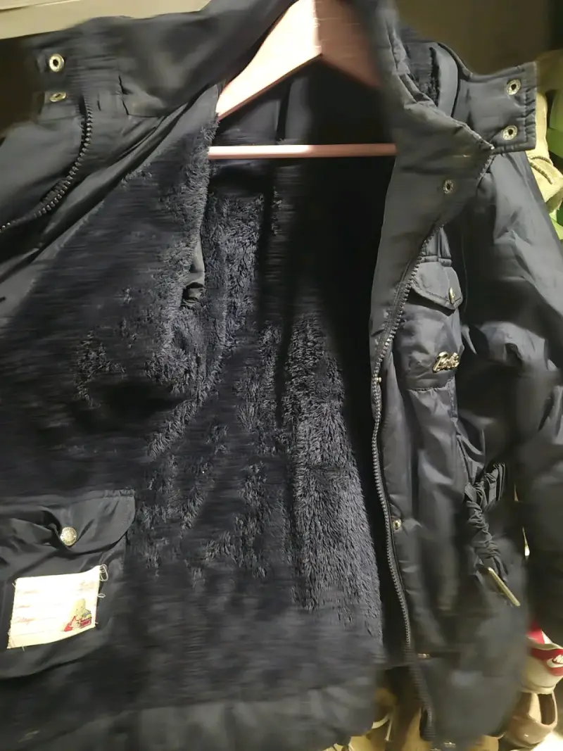 Chaqueta azul con capucha - 2