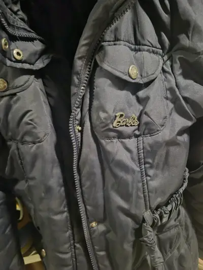 Chaqueta azul con capucha - miniatura 4