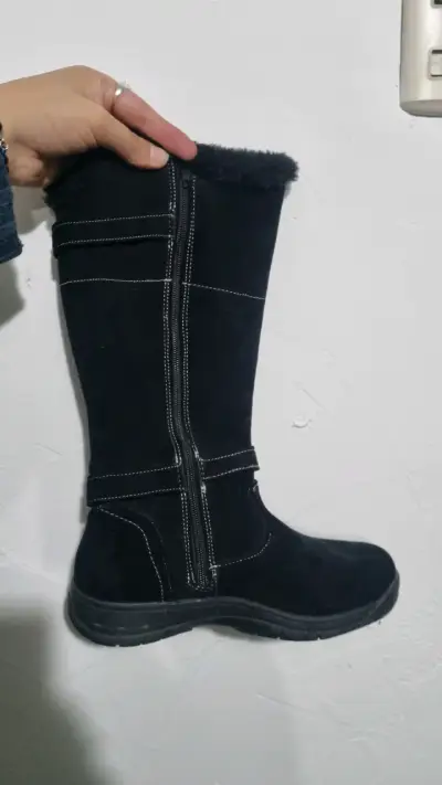 Botas negras con forro peludo - miniatura 2