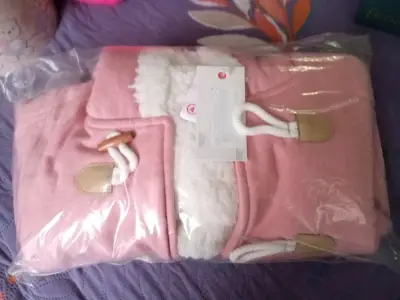 Abrigo rosado para bebé talla 4 - miniatura 1