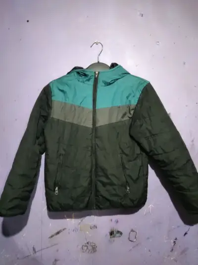 Chaqueta bicolor con capucha - miniatura 1