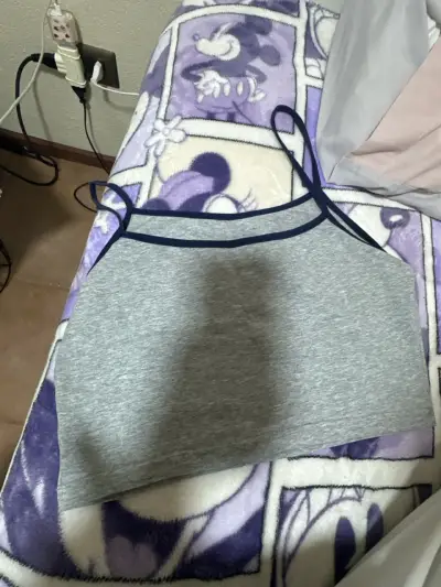 Top gris con tirantes - miniatura 2