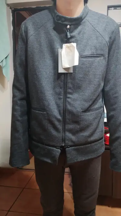 Chaqueta gris con etiqueta nueva - miniatura 1