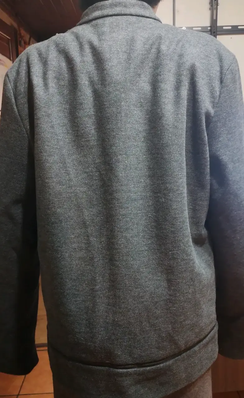 Chaqueta gris con etiqueta nueva - 3